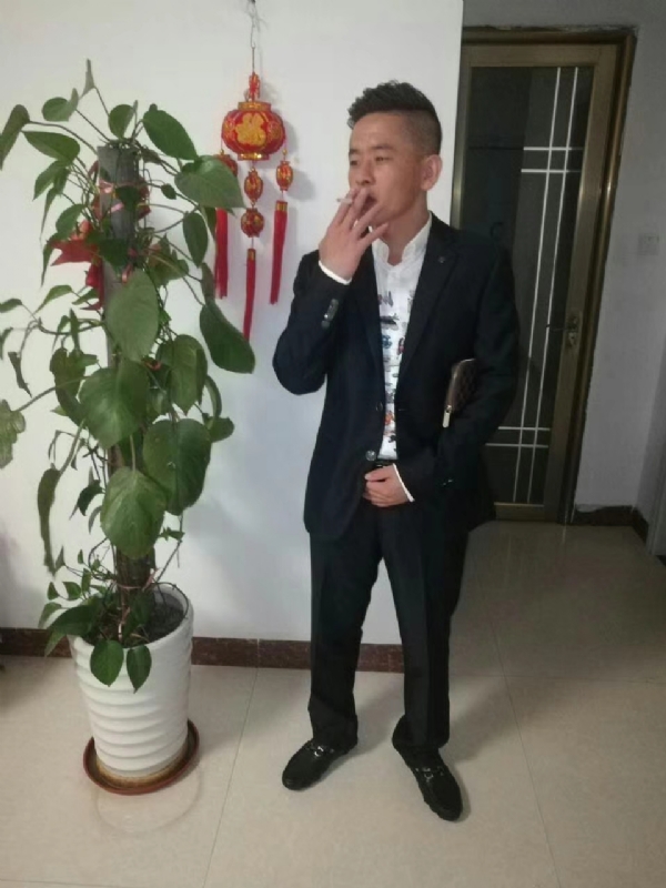 男人三十而立的第二张照片--南充相亲服务中心