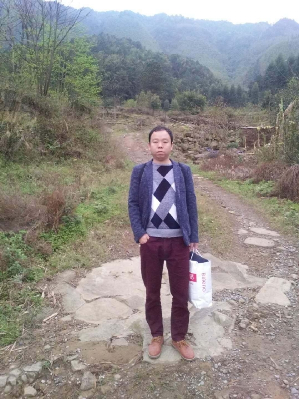 奋斗的第一张照片--南充相亲服务中心