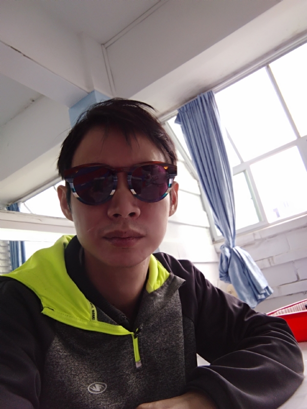 五华移民男的第一张照片--南充相亲服务中心