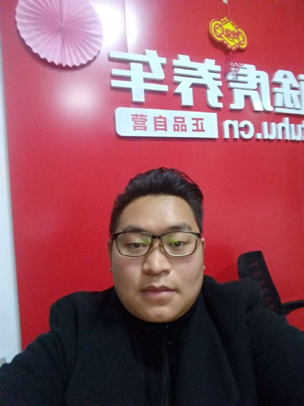 向上倾斜45度的第一张照片--南充相亲服务中心