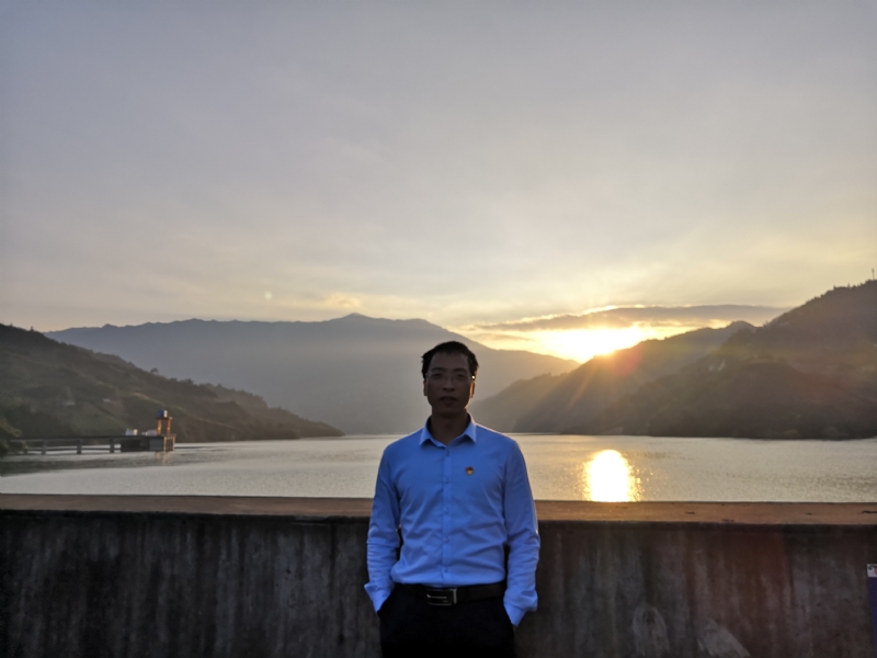 庸人自扰的第一张照片--南充相亲服务中心