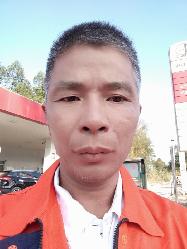 静候缘分的第一张照片--南充相亲服务中心