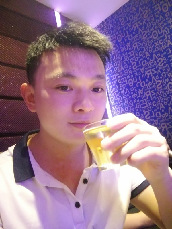 幸福的拥抱的第一张照片--南充相亲服务中心