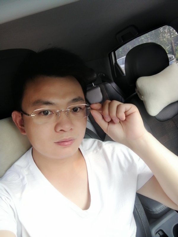 幸福的拥抱的第二张照片--南充相亲服务中心
