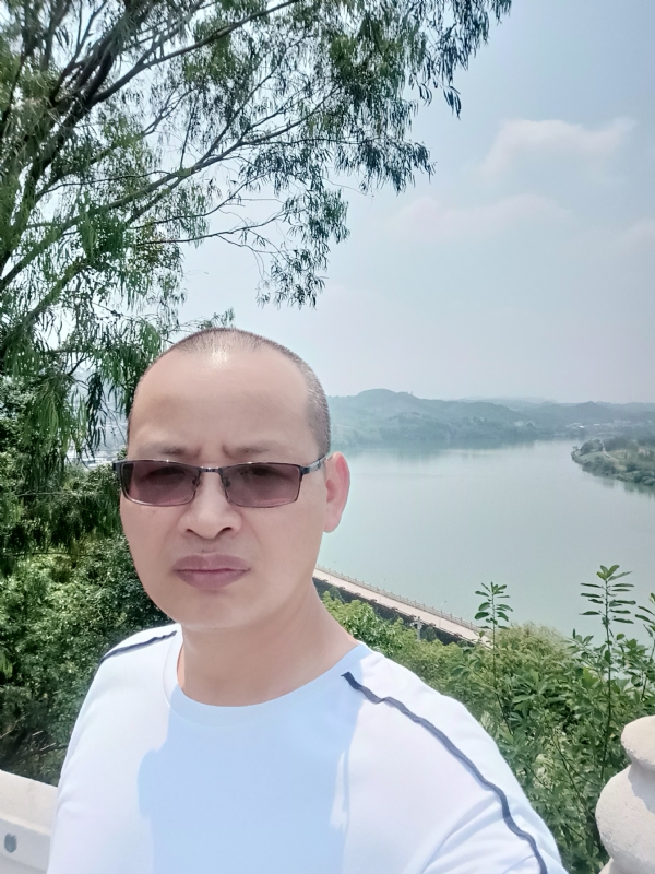 随缘随性的第一张照片--南充相亲服务中心