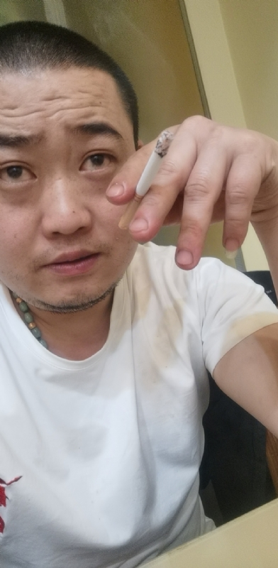 孤独的螃蟹的第一张照片--南充相亲服务中心