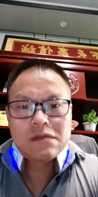 模具工匠的第一张照片--南充相亲服务中心