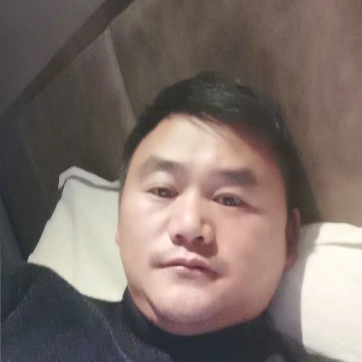 奔跑的第四张照片--南充相亲服务中心