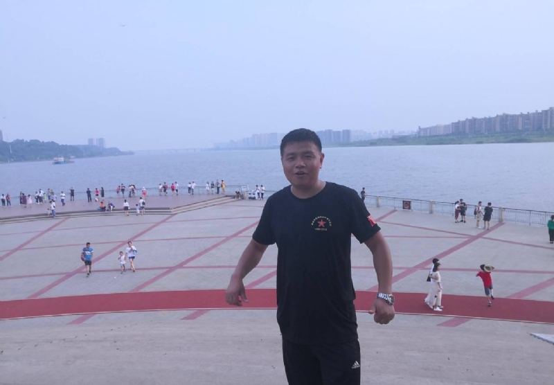 曾经心疼的我的第一张照片--南充相亲服务中心
