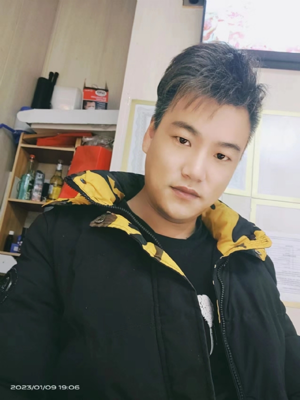 孤酒枕愁眼眠的第一张照片--南充相亲服务中心