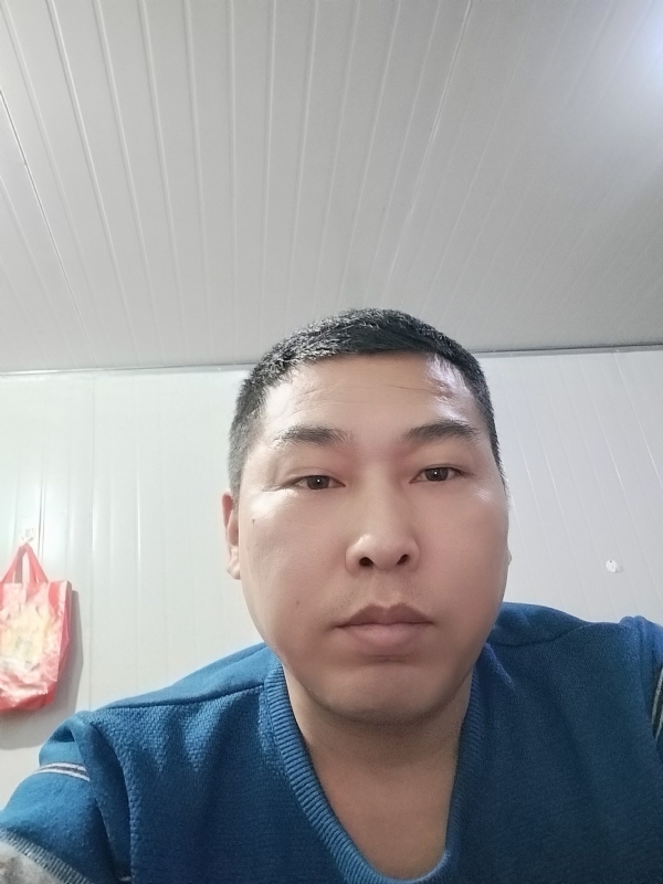 开着拖拉机去兜风的第一张照片--南充相亲服务中心