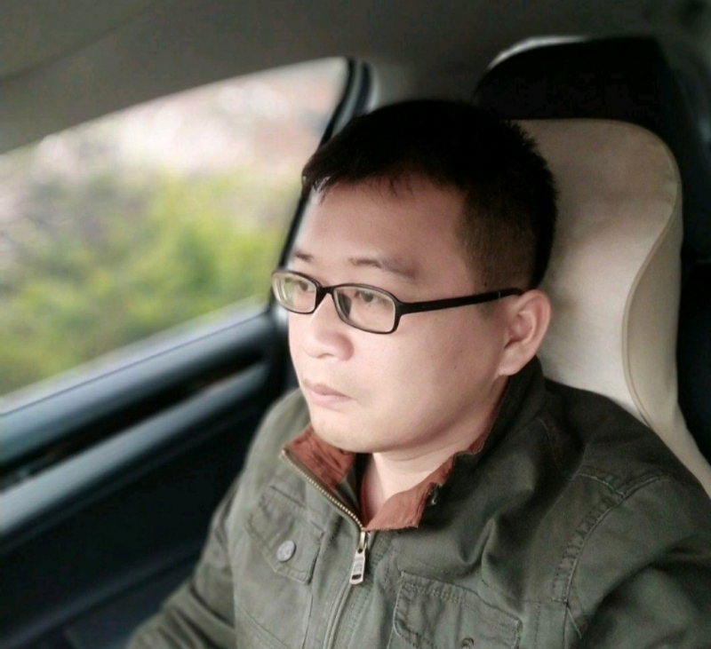 海风吹动你的心的第二张照片--南充相亲服务中心